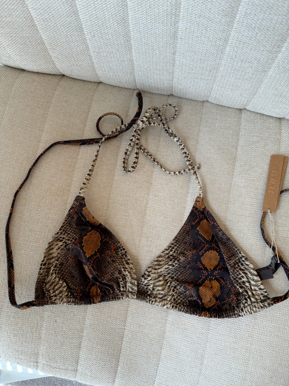 Skims bikini top